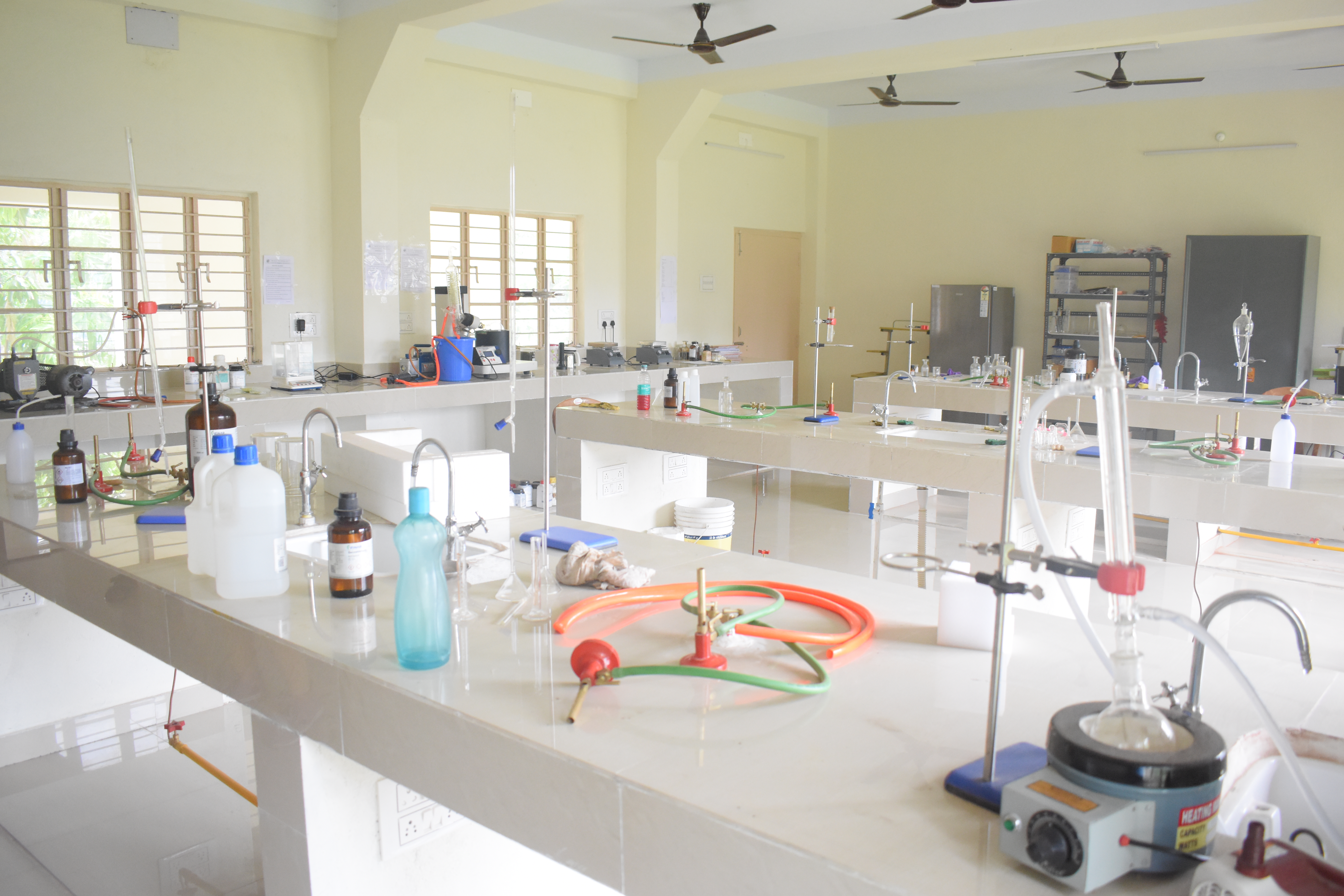 PHARMACEUTICAL CHEMISTRY LAB (M.PHARM)